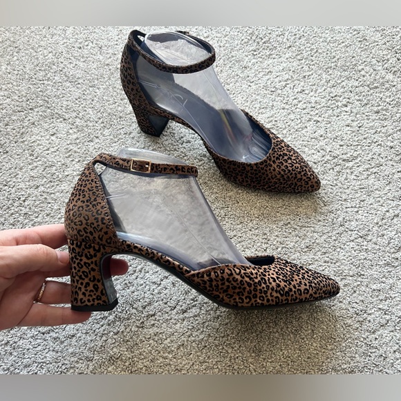 AGL Women\'s Size 39.5 Leopard Block Heel Pointed Toe Ankle Strap